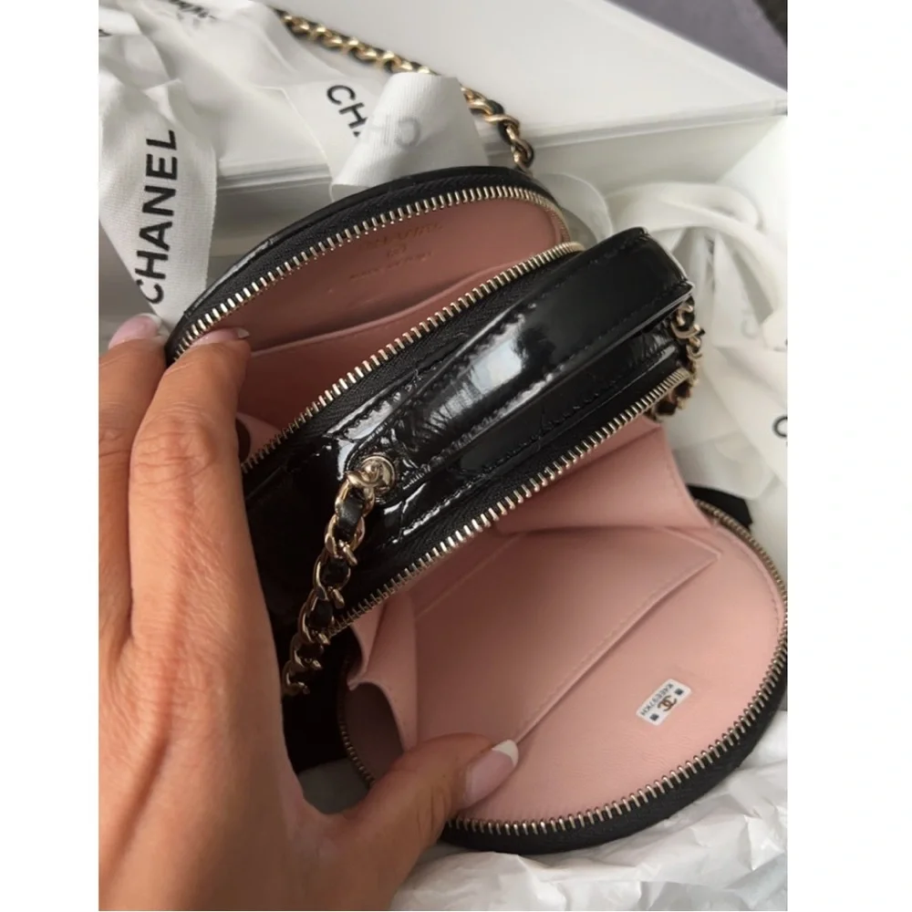 Chanel Evening Bag Black Patent Leather
CC Logo, - Picture 5 of 10
